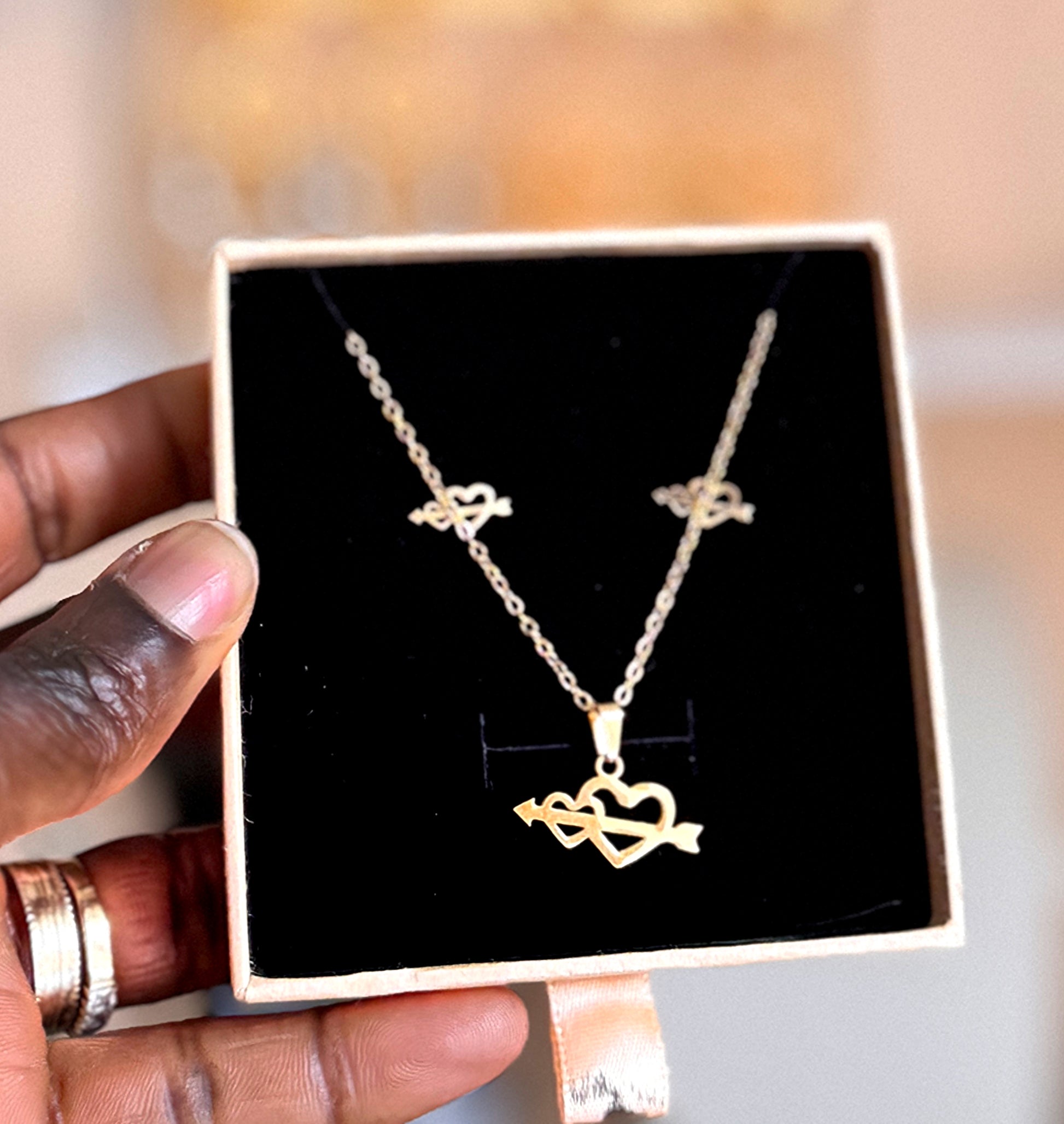 Twist Chain Necklace with Heart Pendant – Love & Sparkle in Every Detail