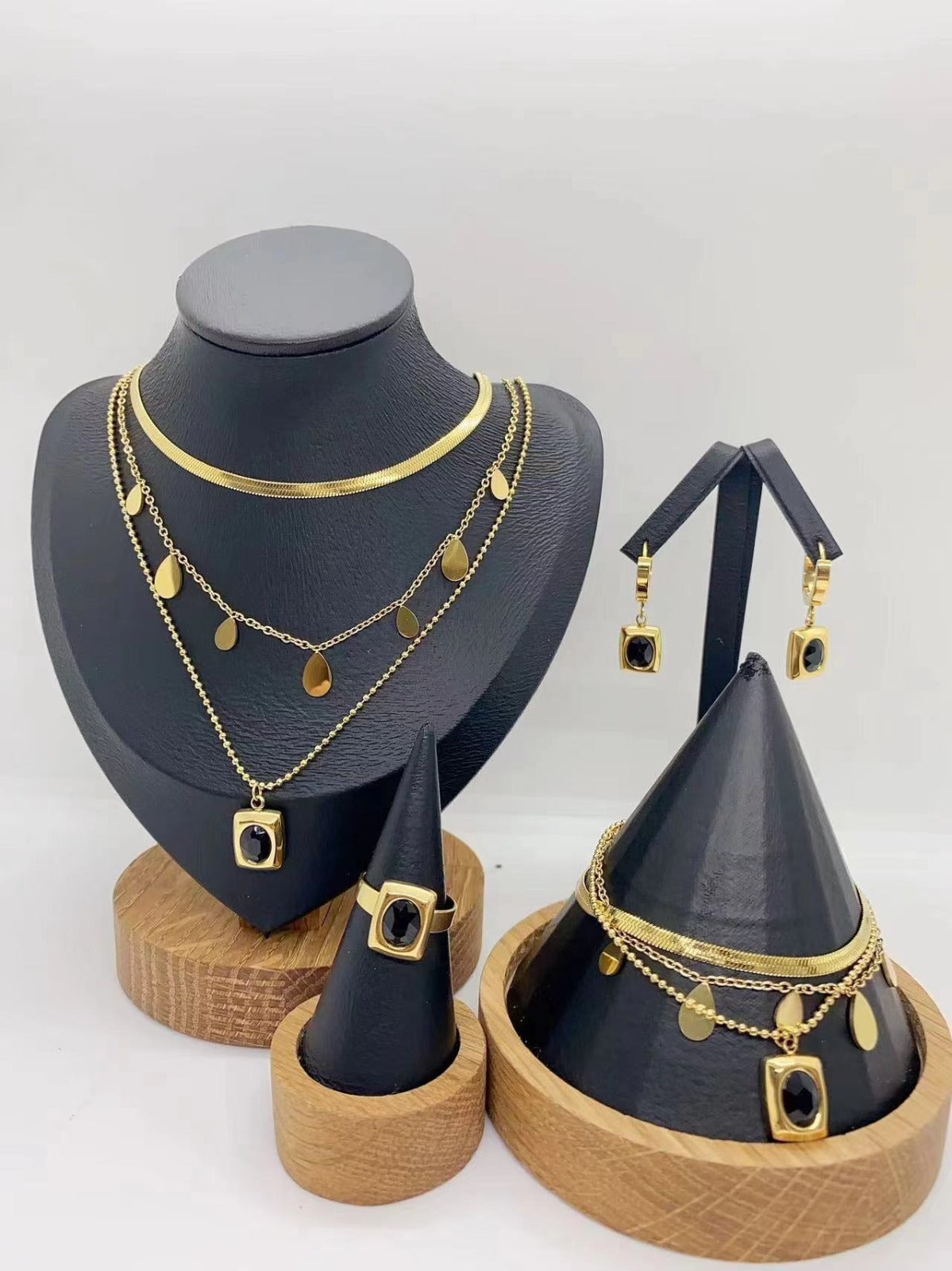 Nia Gold Set – Glow Like You Mean It