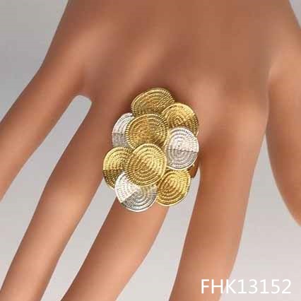 Sade Twist Ring – Gold With a Little Attitude