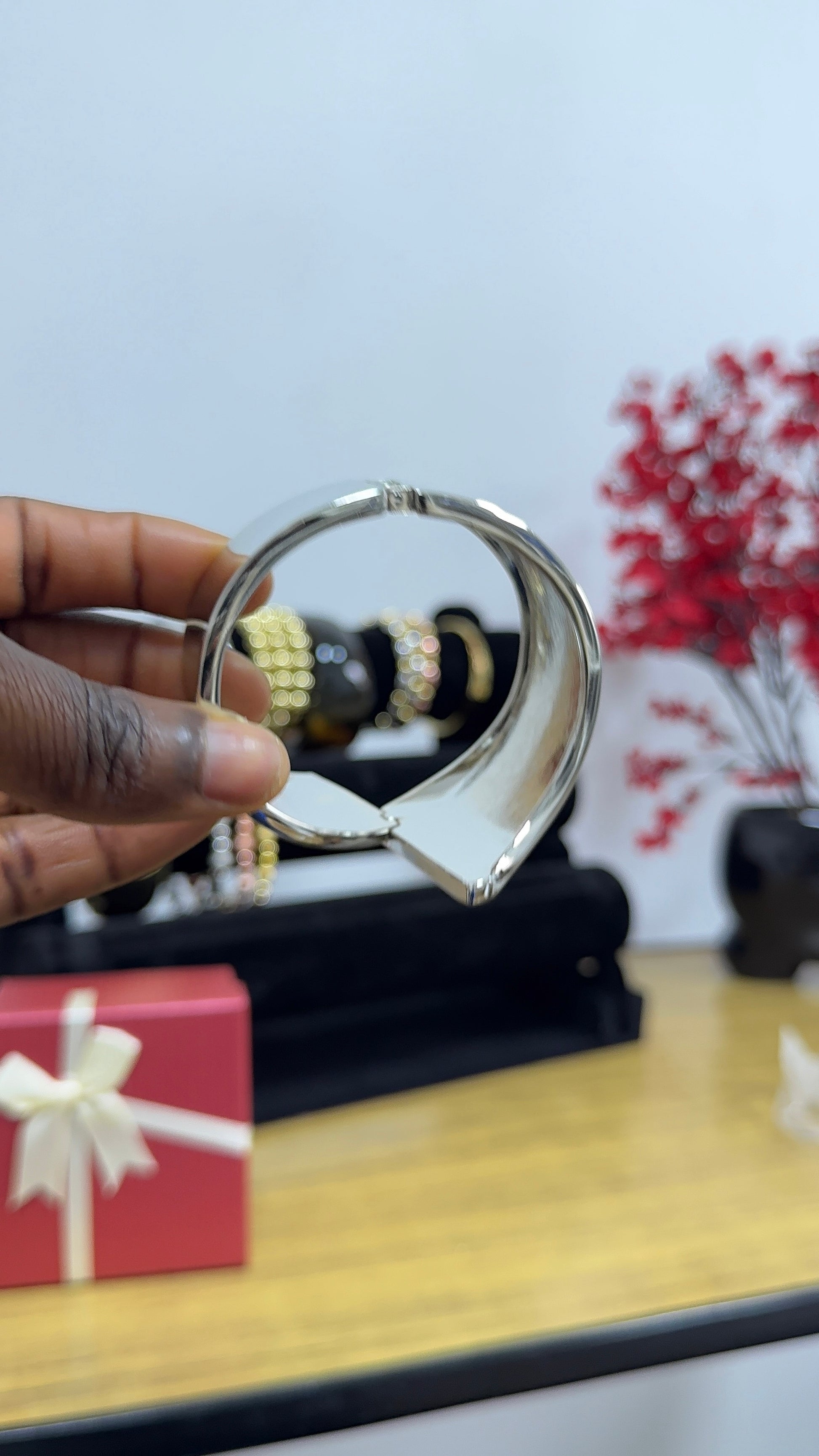 Premium Fashion Bracelet | Elegant Ladies’ Wrist Jewellery