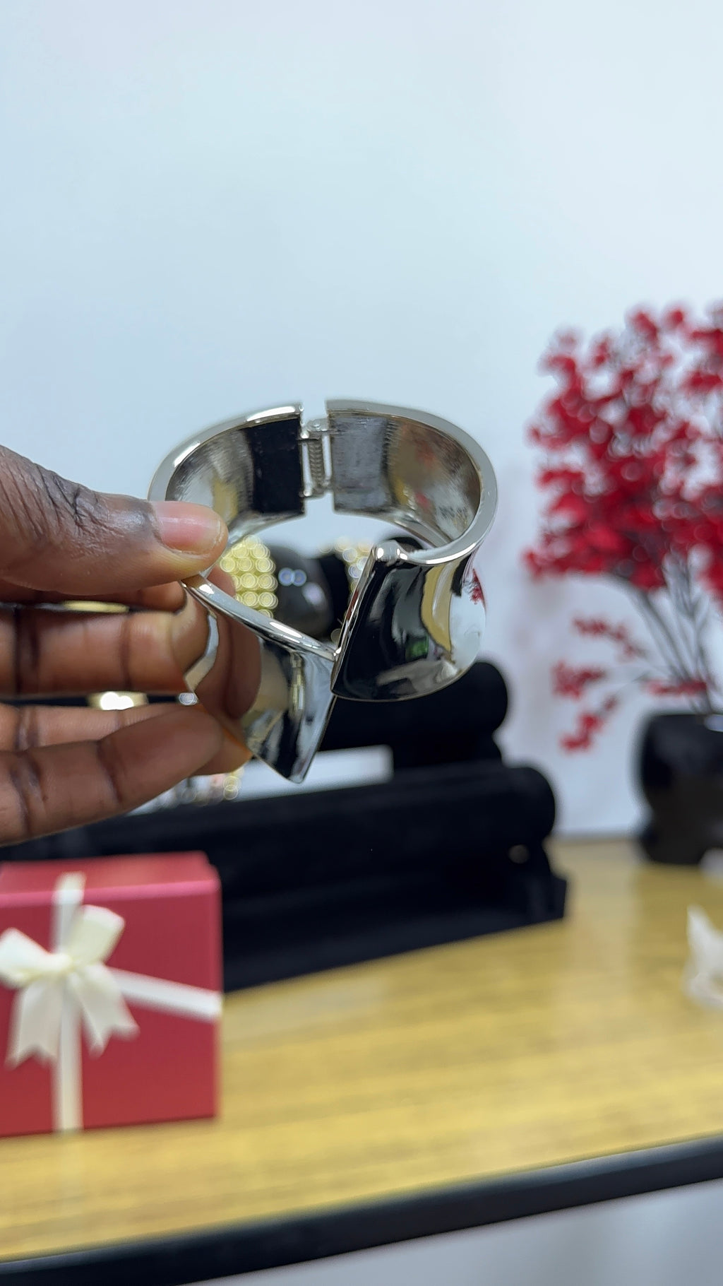 Premium Fashion Bracelet | Elegant Ladies’ Wrist Jewellery