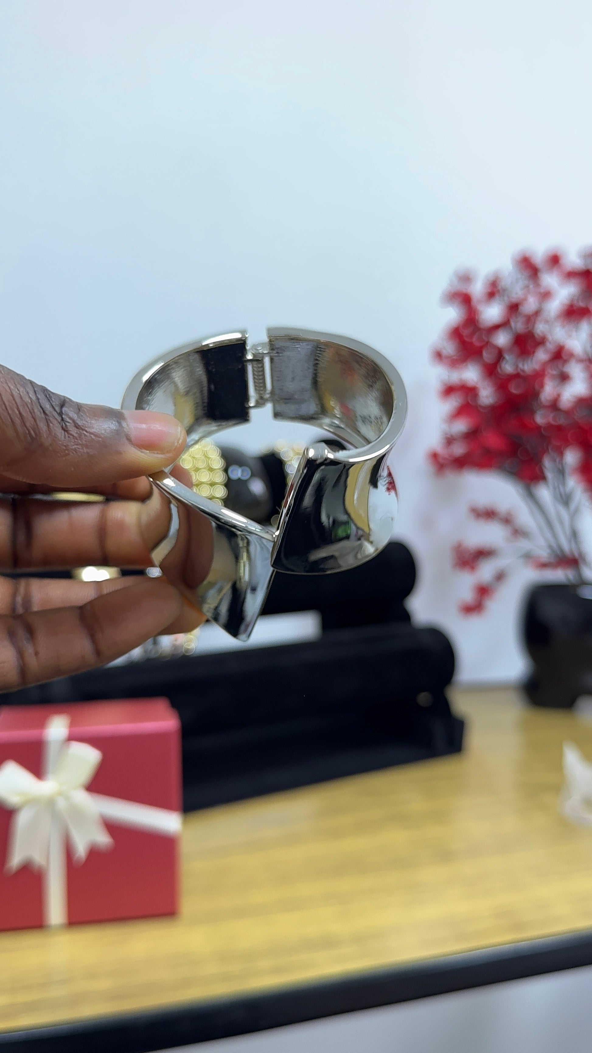 Premium Fashion Bracelet | Elegant Ladies’ Wrist Jewellery