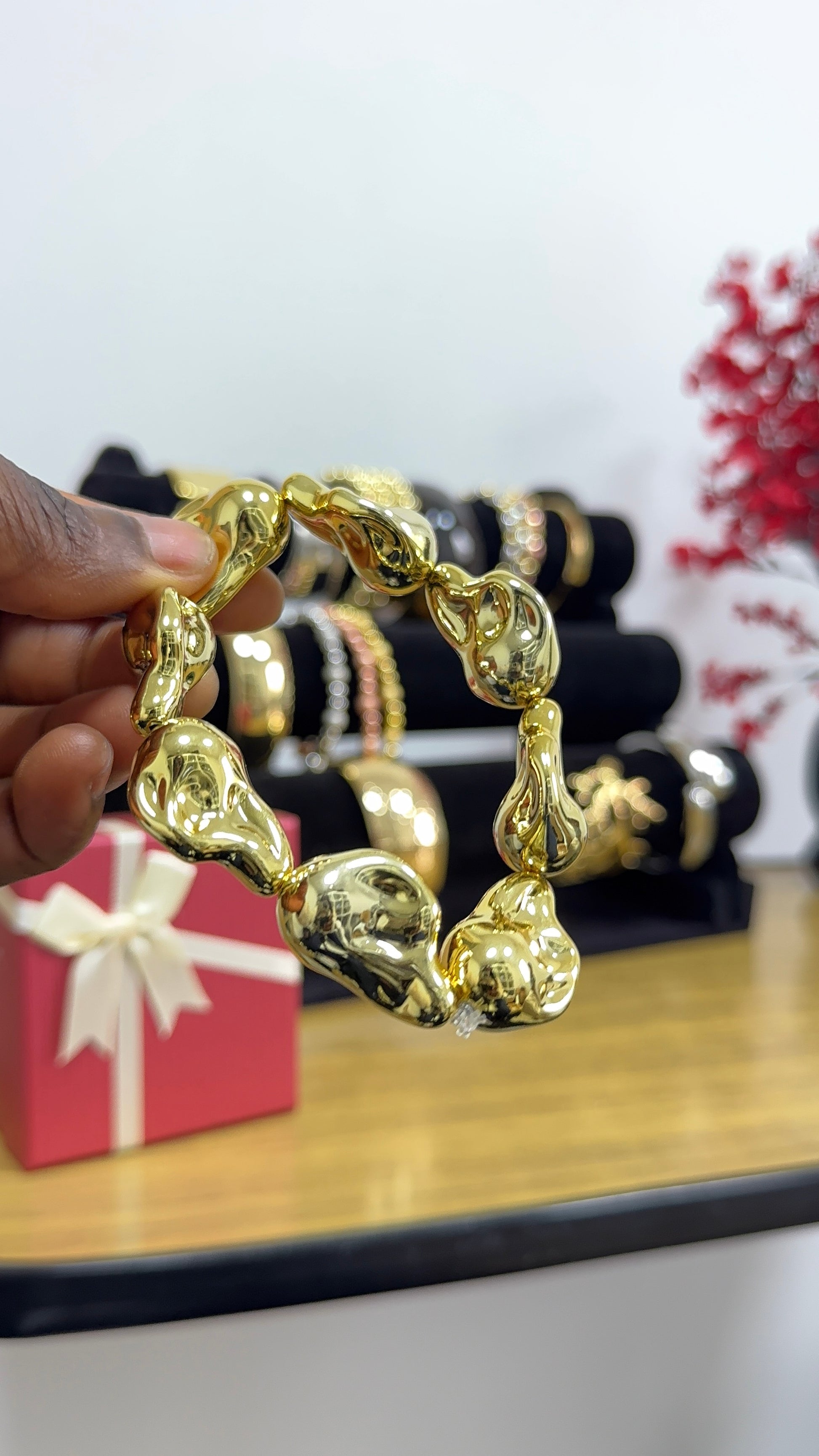 Twisted Gold Bracelet | Timeless Women’s Fashion Accessory