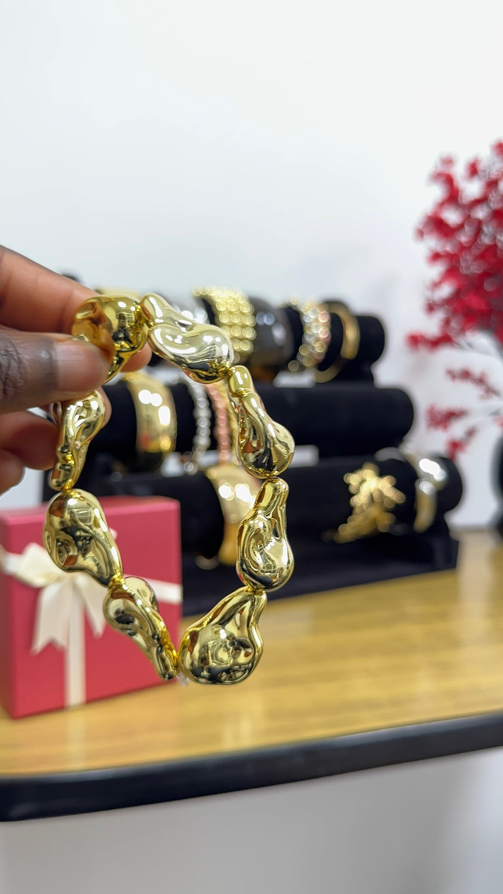 Twisted Gold Bracelet | Timeless Women’s Fashion Accessory