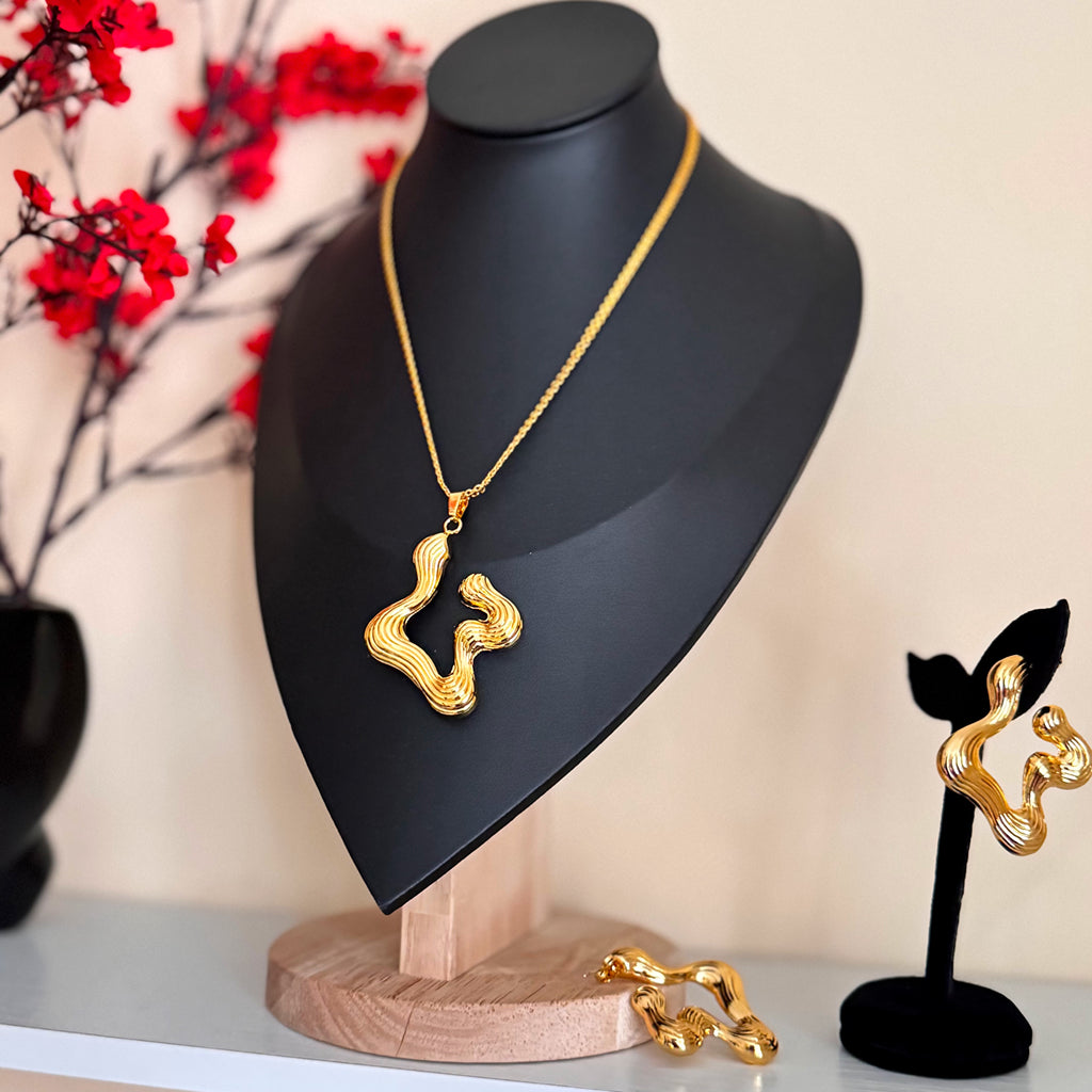 18K Gold Interlocked Pendant & Earrings Set
