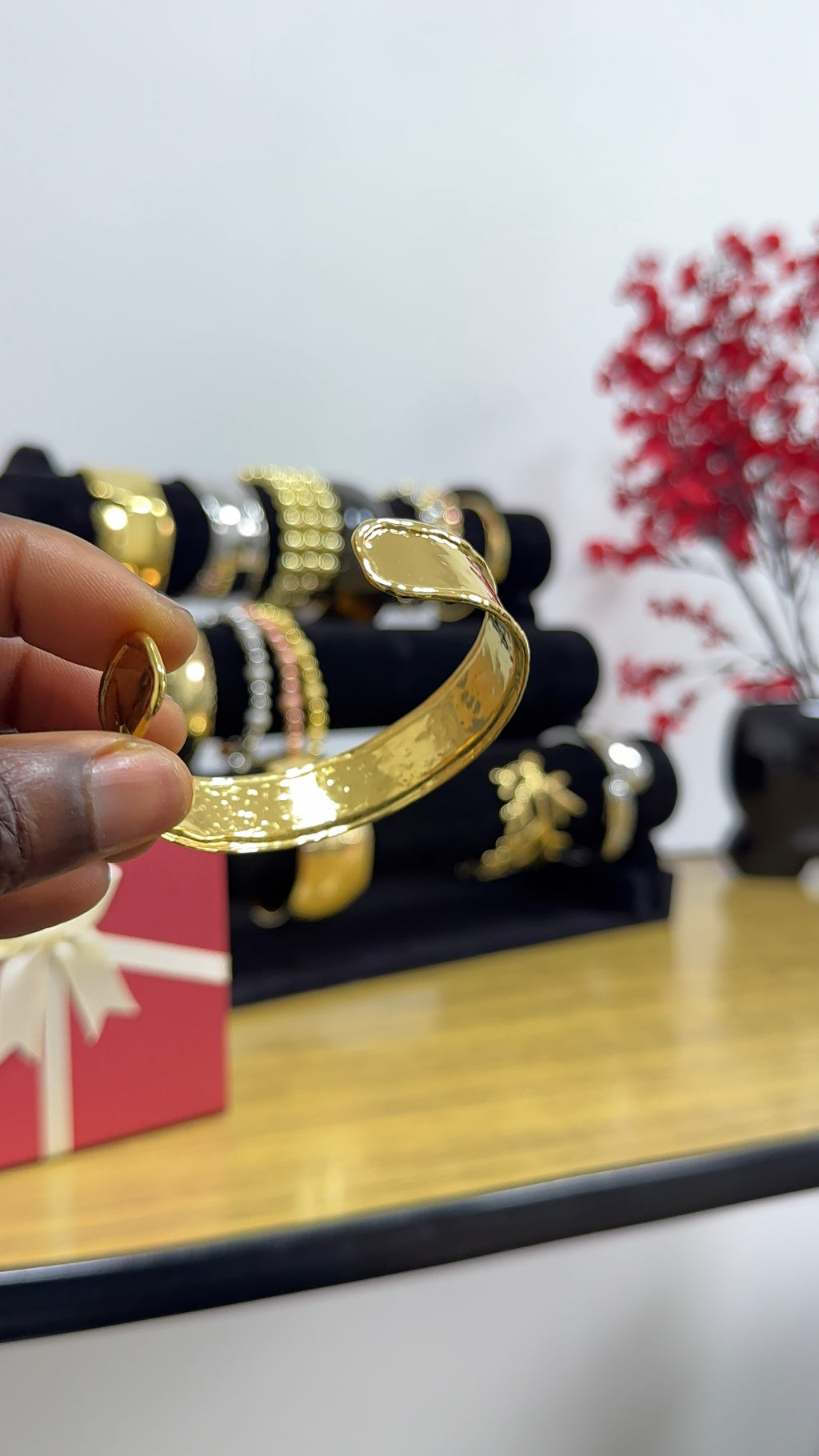 Minimalist Chic Women's Bracelet | Luxury Fashion Jewellery Collection