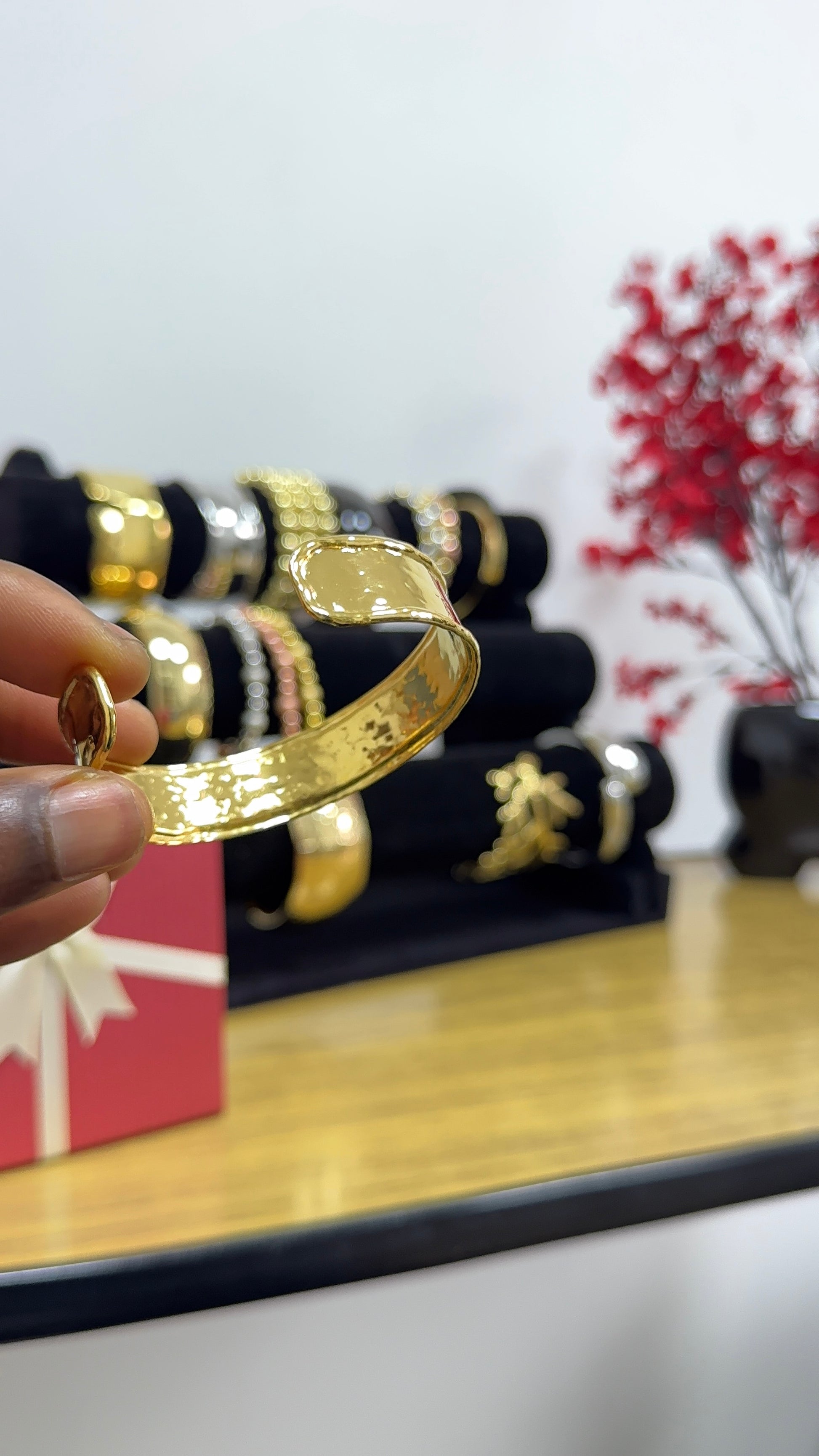 Minimalist Chic Women's Bracelet | Luxury Fashion Jewellery Collection