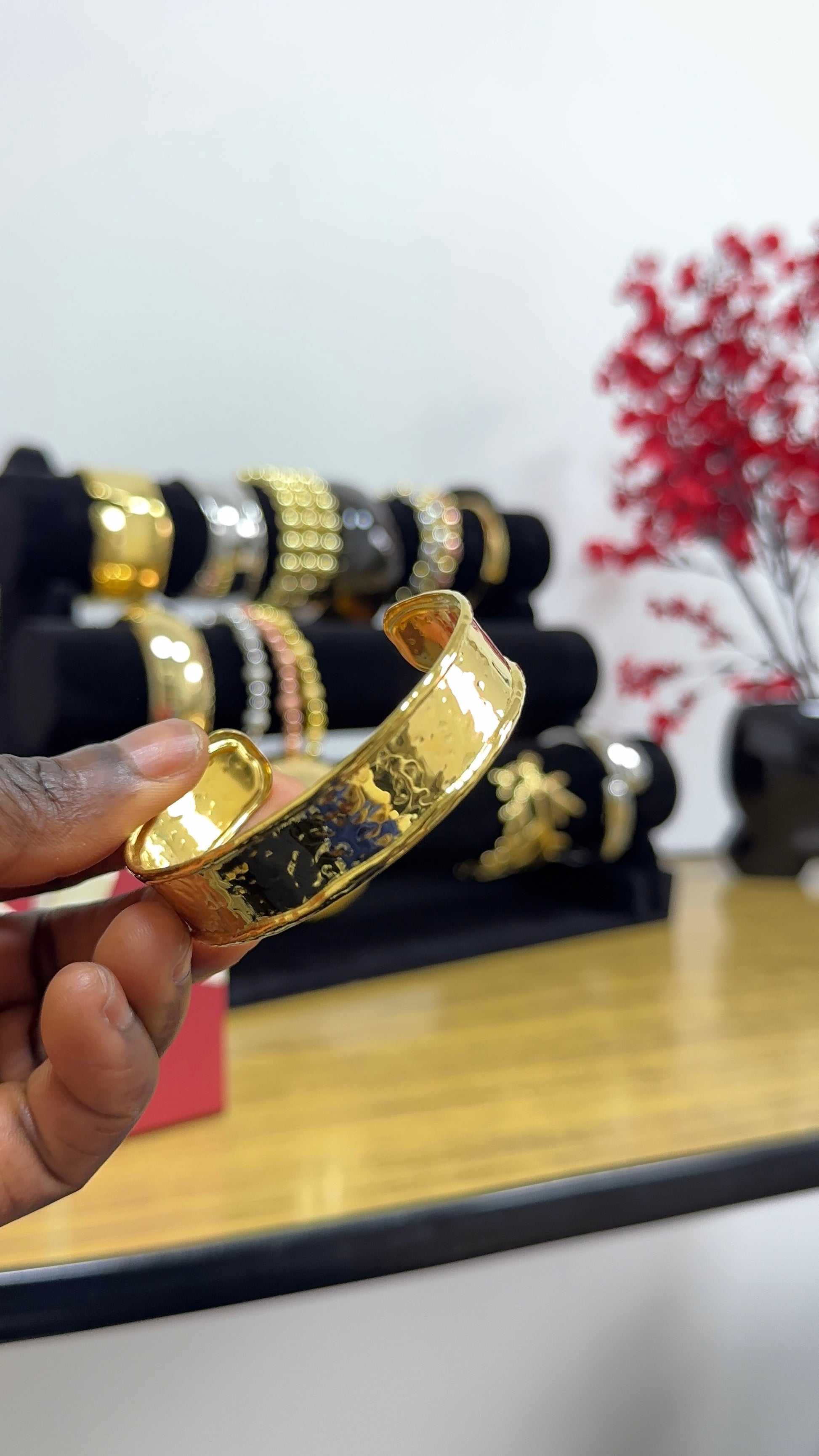 Minimalist Chic Women's Bracelet | Luxury Fashion Jewellery Collection