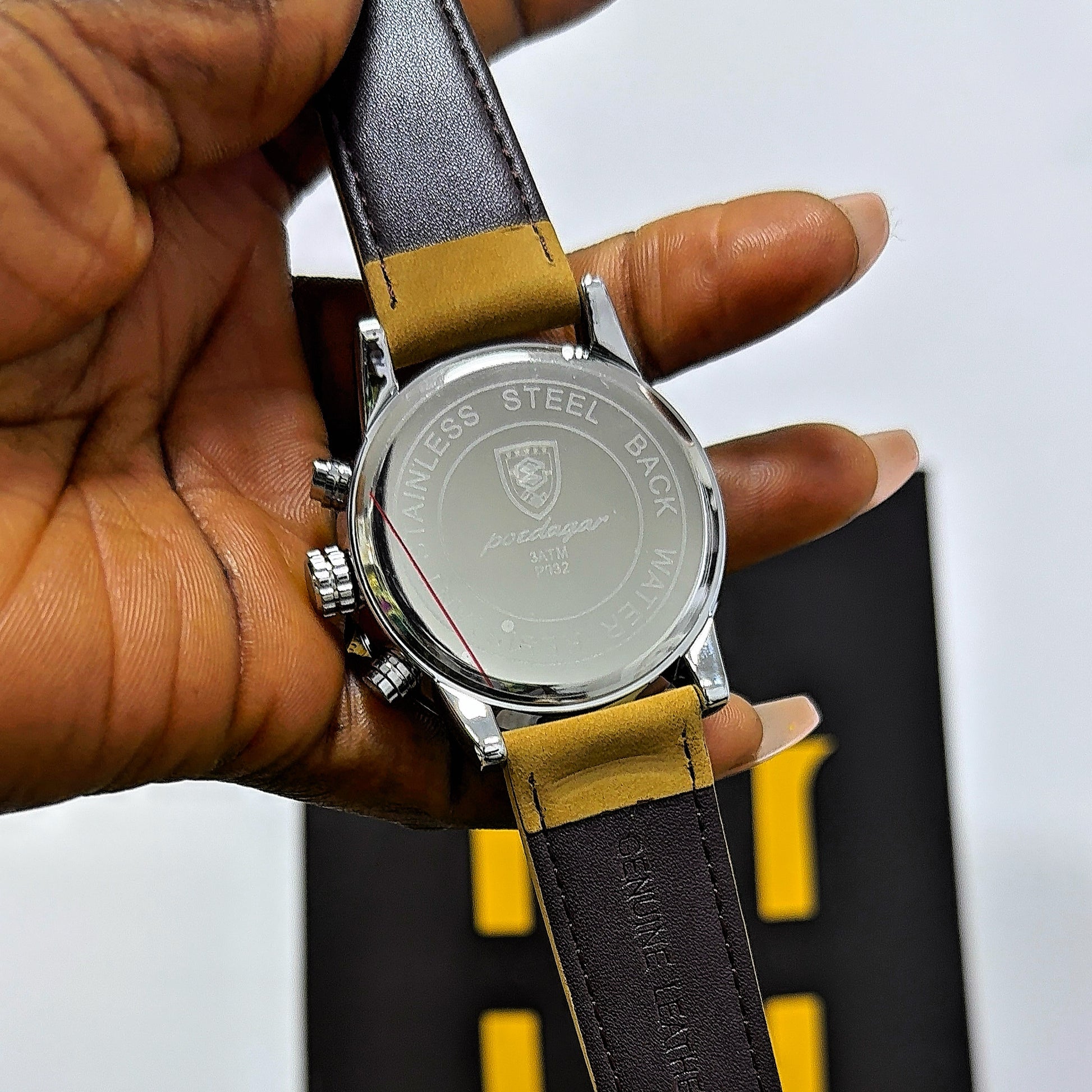 Leather Luxury-Style Stainless Steel Wristwatch