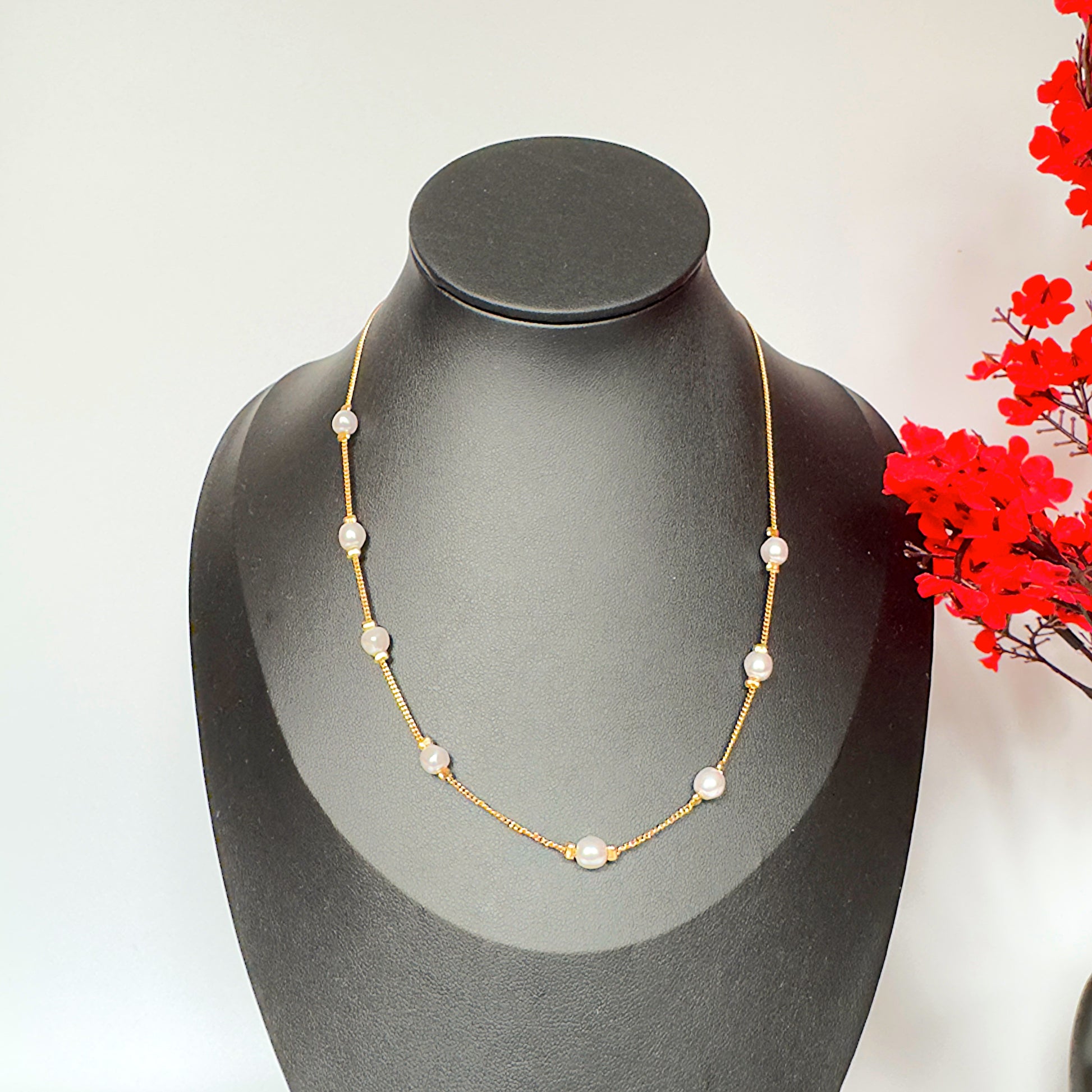 Baroque Pearl Drop Necklace – White Pearls with Gold Detail