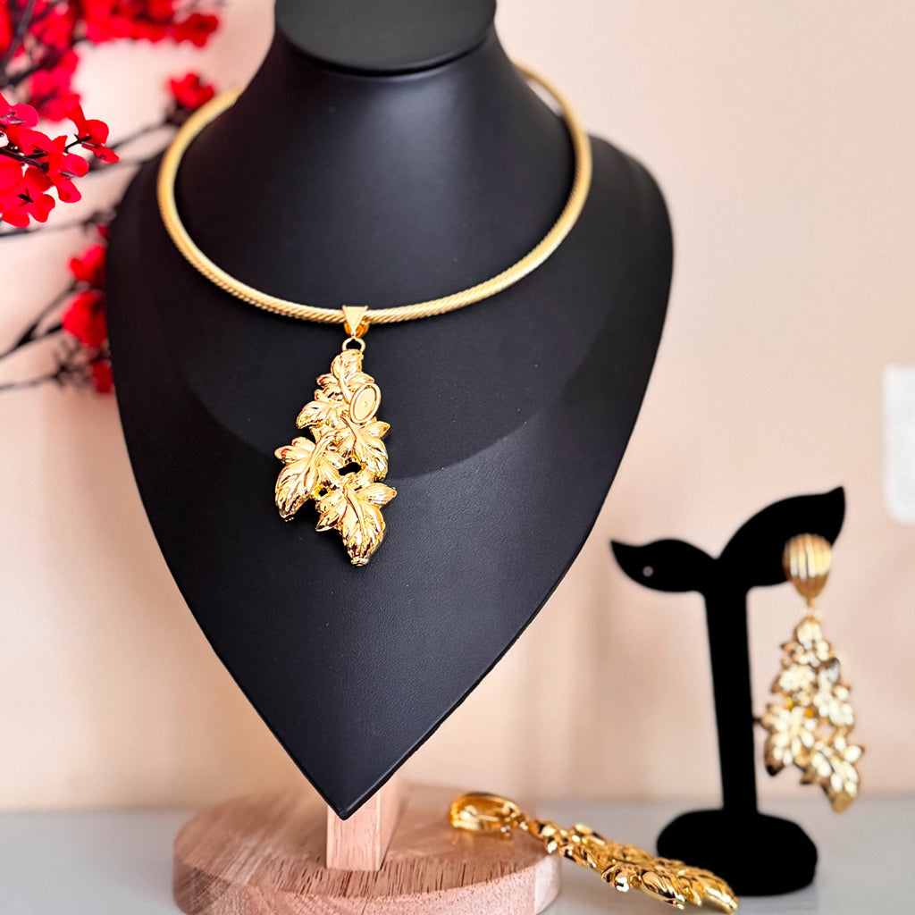 18K Gold Star & Moon Pendant Set