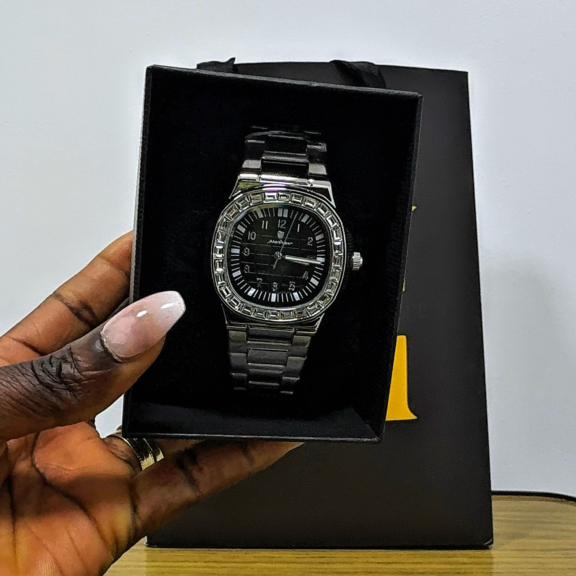 Elegant Women’s Wristwatch – Stainless Steel Fashion Watch