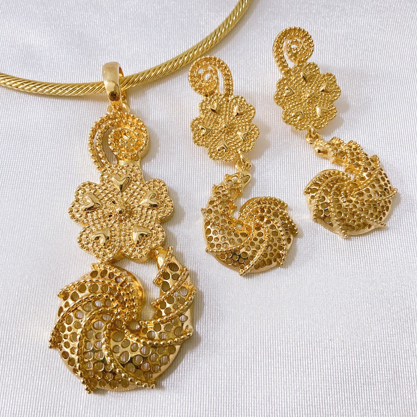 18K Gold-Plated Round Neck Chain & Earrings Set