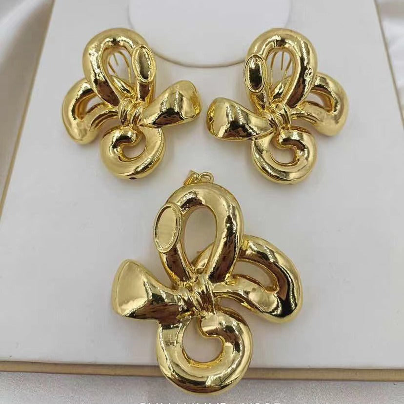 18K Gold Butterfly Pendant & Earrings Set