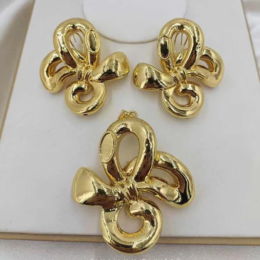 18K Gold Butterfly Pendant & Earrings Set