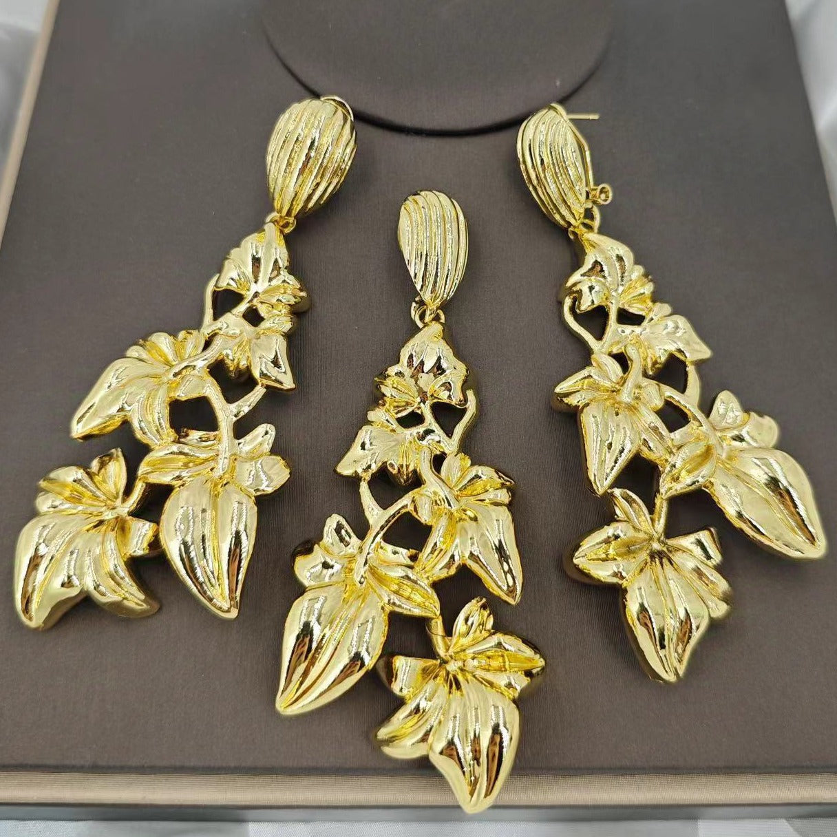 18K Gold Star & Moon Pendant Set