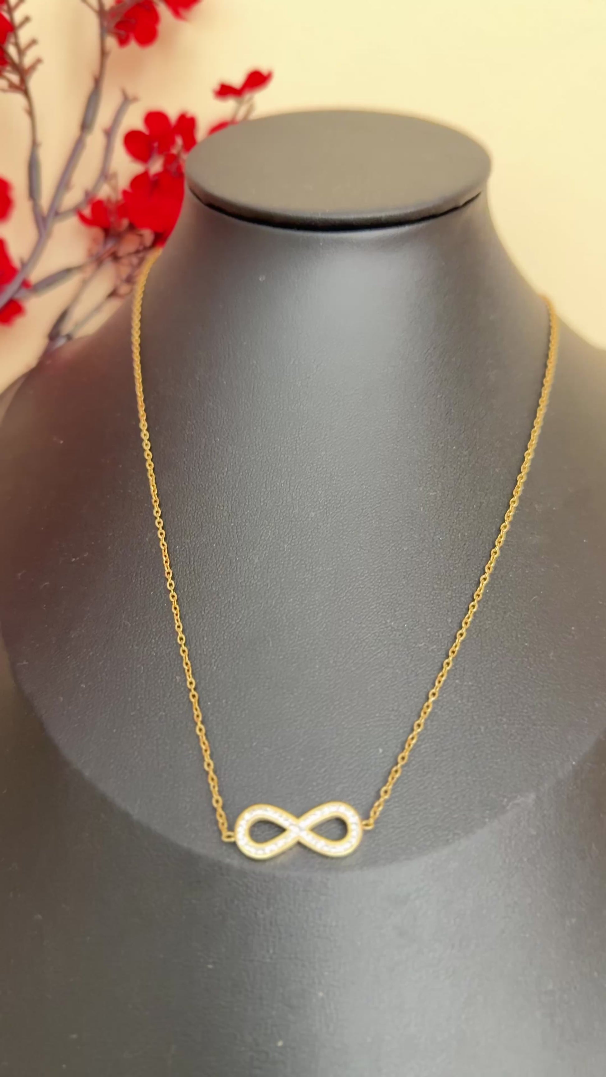 Gloria Gold-Plated necklace