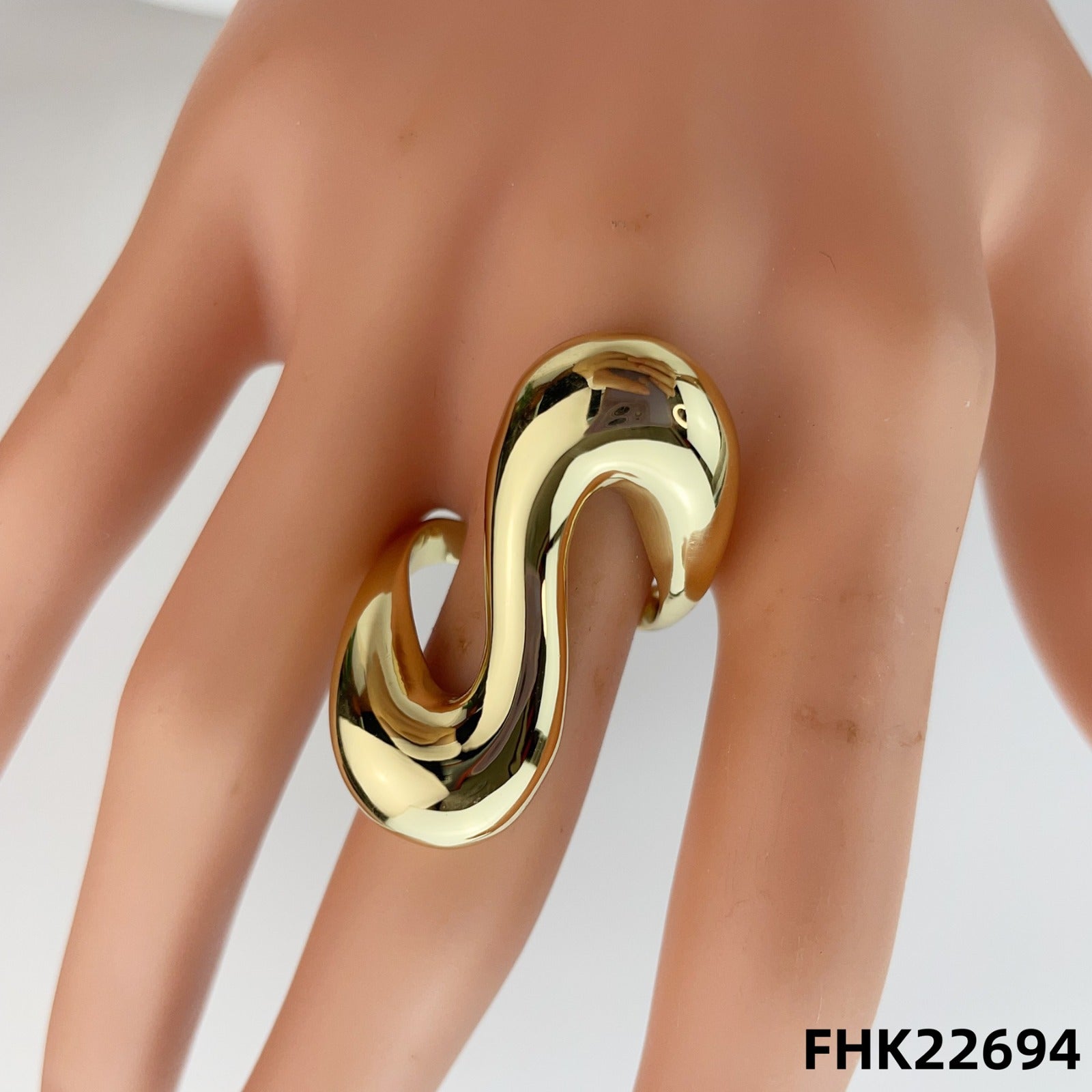 Zikora Midi Ring – Small but Mighty
