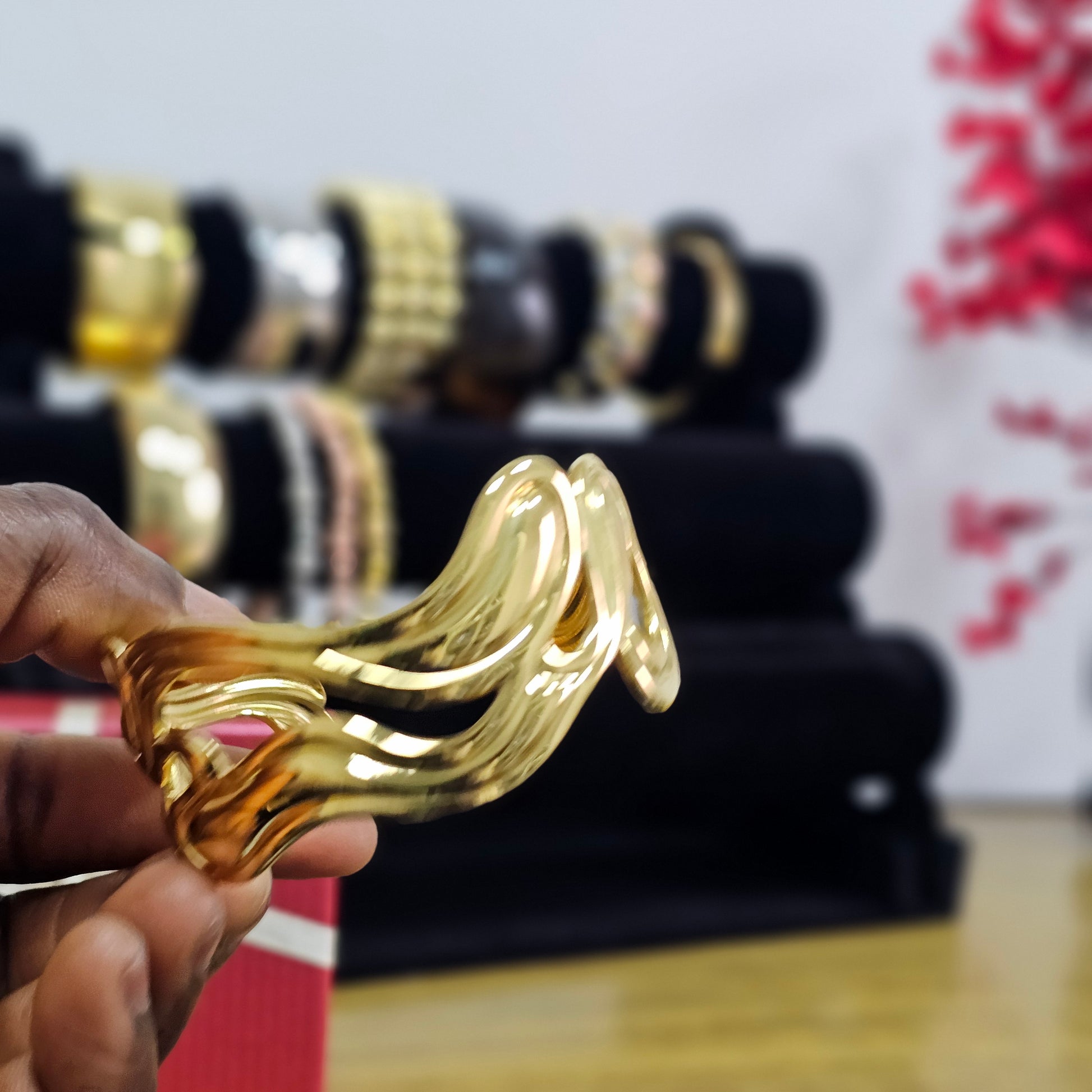 Twisted Gold Bracelet | Timeless Women’s Fashion Accessory