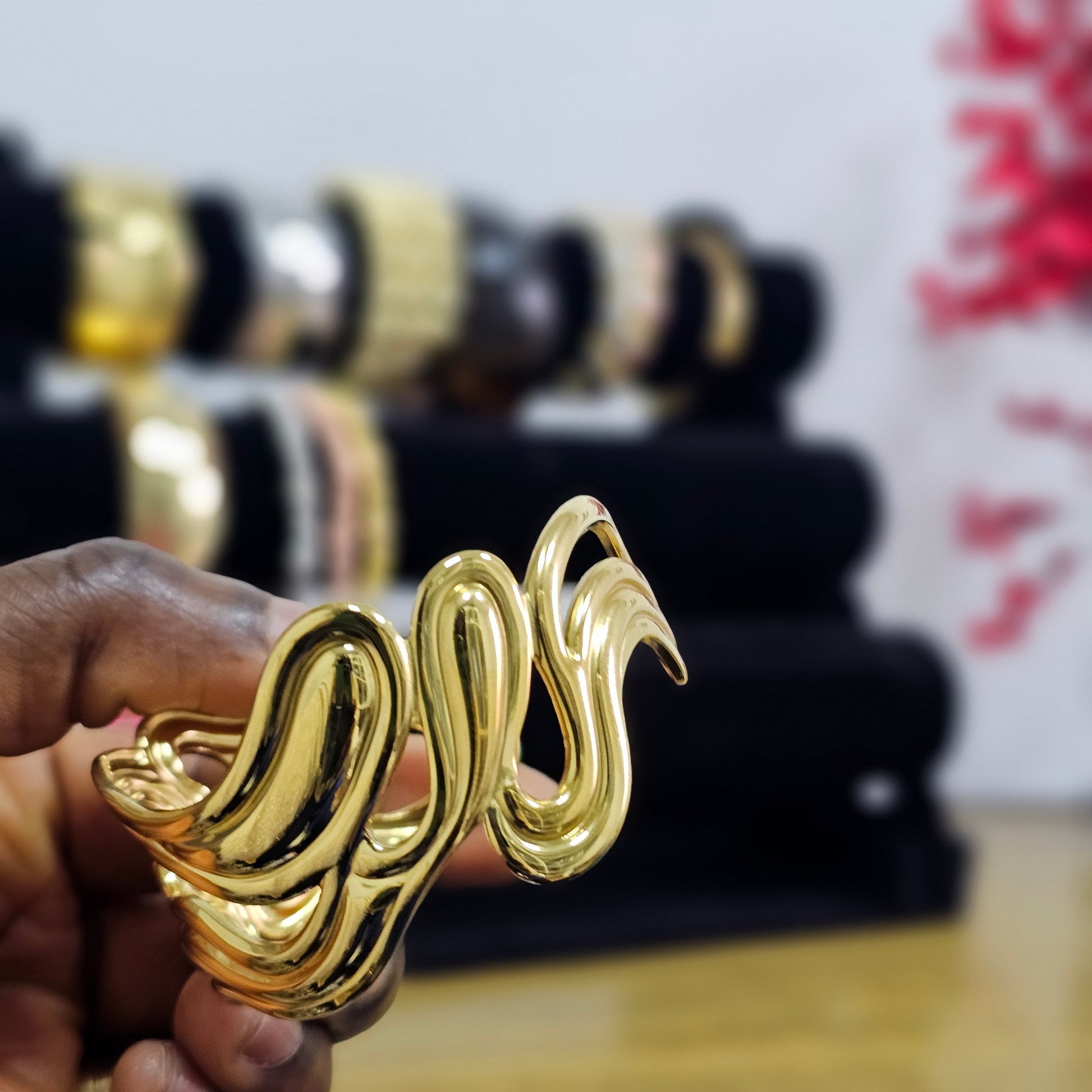 Twisted Gold Bracelet | Timeless Women’s Fashion Accessory