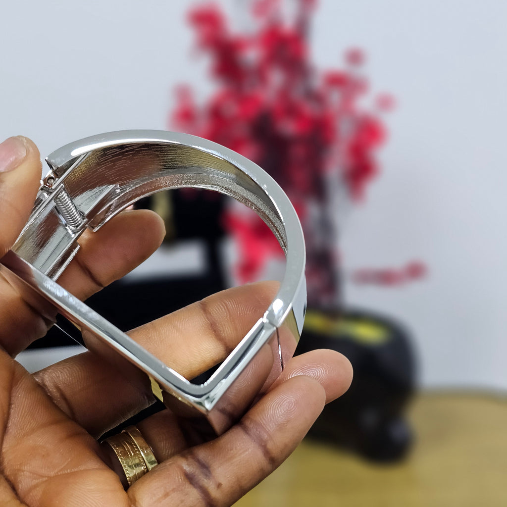 Contemporary Gold Wrist Jewellery | Sophisticated Ladies' Bracelet