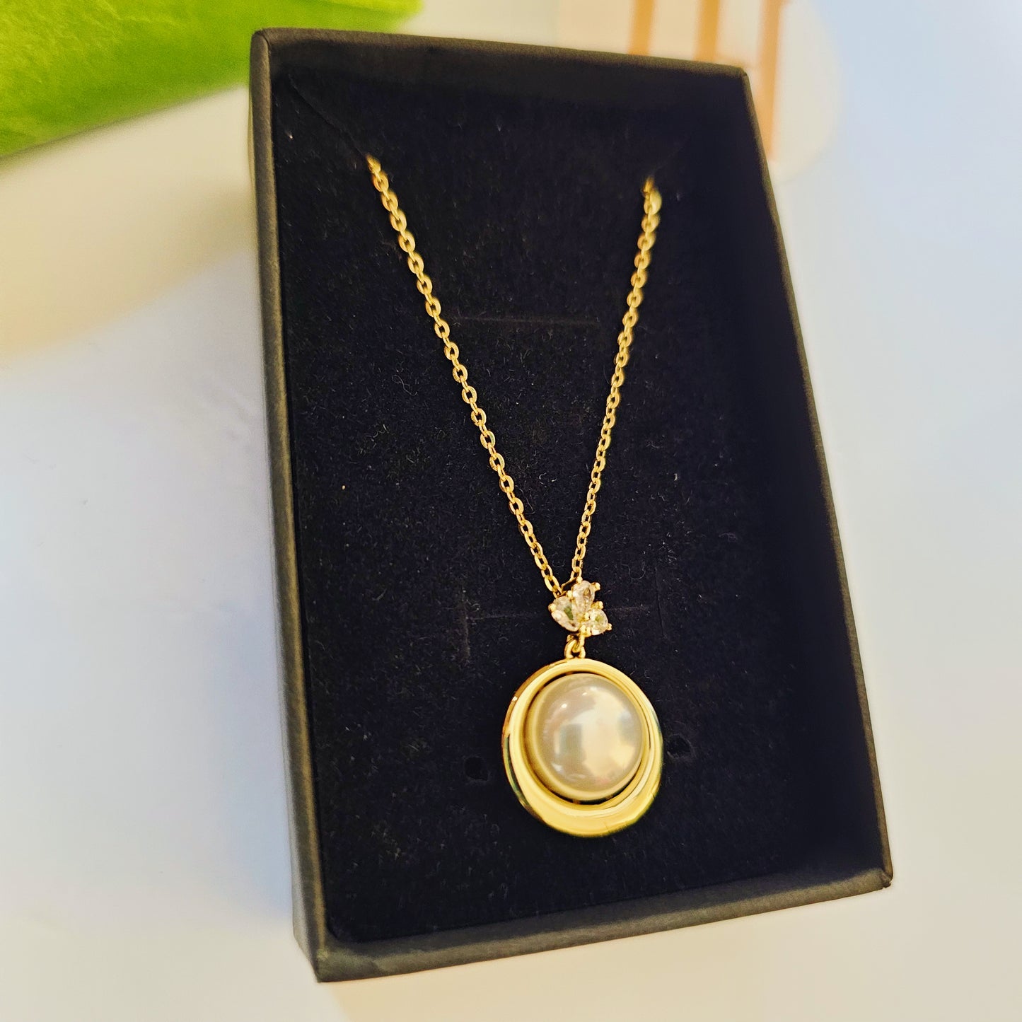 Open Circle Stone Pendant Necklace – Elegant Round Gold with Gem Detail